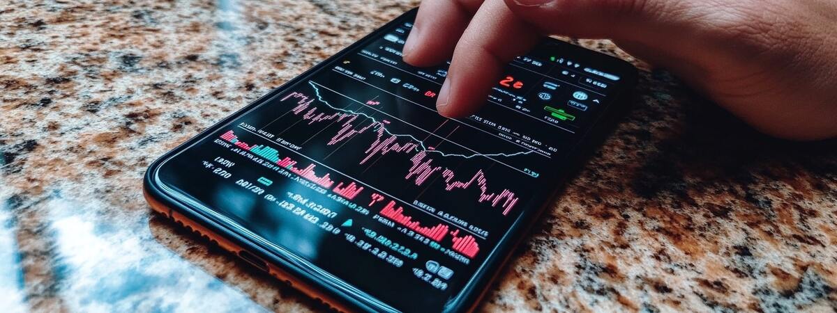 Ethereum 0.2 Cormax (200X) Cryptocurrency market chart on phone (1)